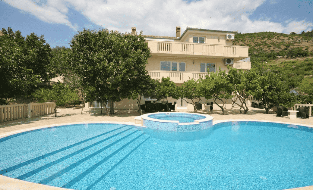 Villa mit Pool, Garten und Meerblick zu verkaufen in Tivat