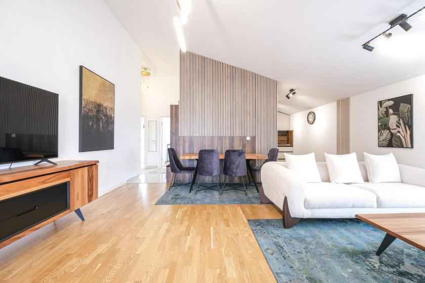 Tivat, Donja Lastva'da Deniz ve Marina Manzaralı 140 m² Penthouse — 2