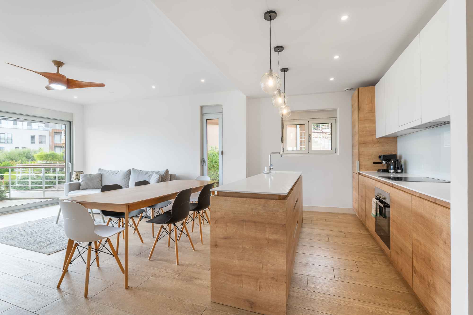 Kavaç, Kotor'da Deniz Manzaralı, 40 m² Teraslı 3+1 Daire