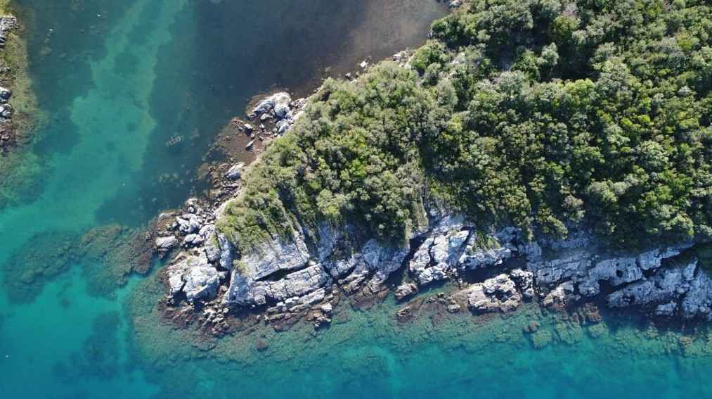Krašići, Tivat'ta 5 Yıldızlı Otel Projesi ile Denize Sıfır Arsa — 15,995 m² — 2