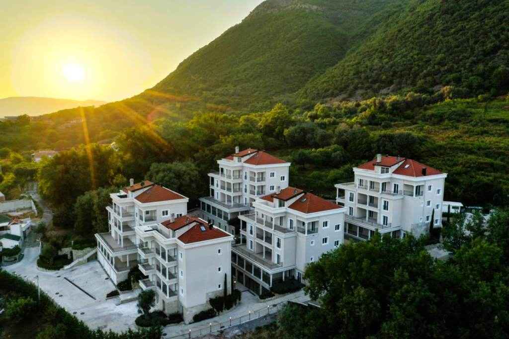 Apartamenty w willach w luksusowym kompleksie w Đenovići, Herceg Novi