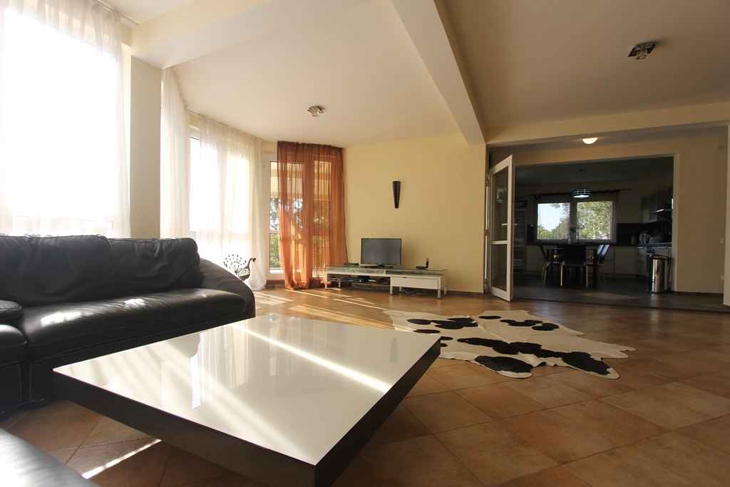 Bar, Sutomore'da Havuzlu ve Çatı Teraslı Villa — 2