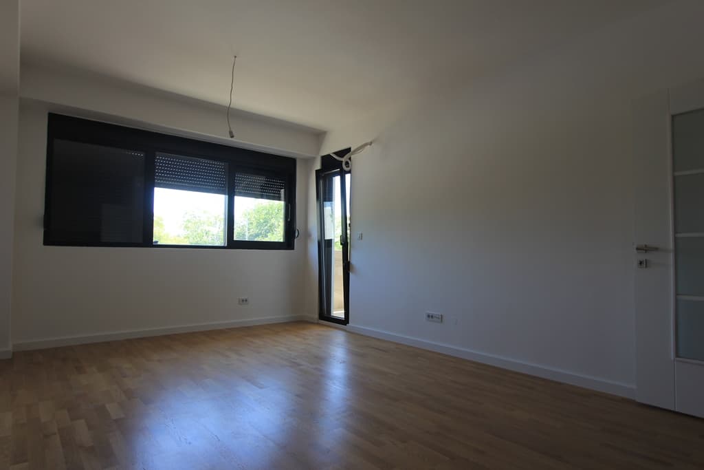 Tivat'ta Denize Yakın Yeni Kompleks İçinde Daireler