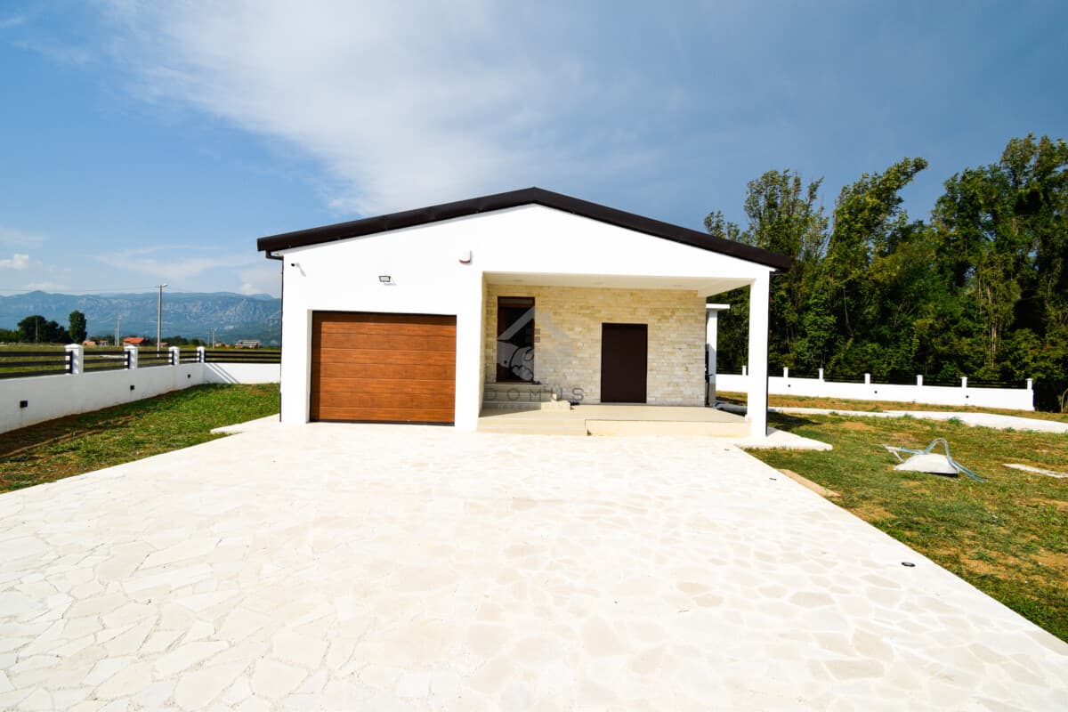Podgorica, Velje Brdo'da 1000 m² Arsa Üzerinde Kiralık 140 m² Müstakil Ev
