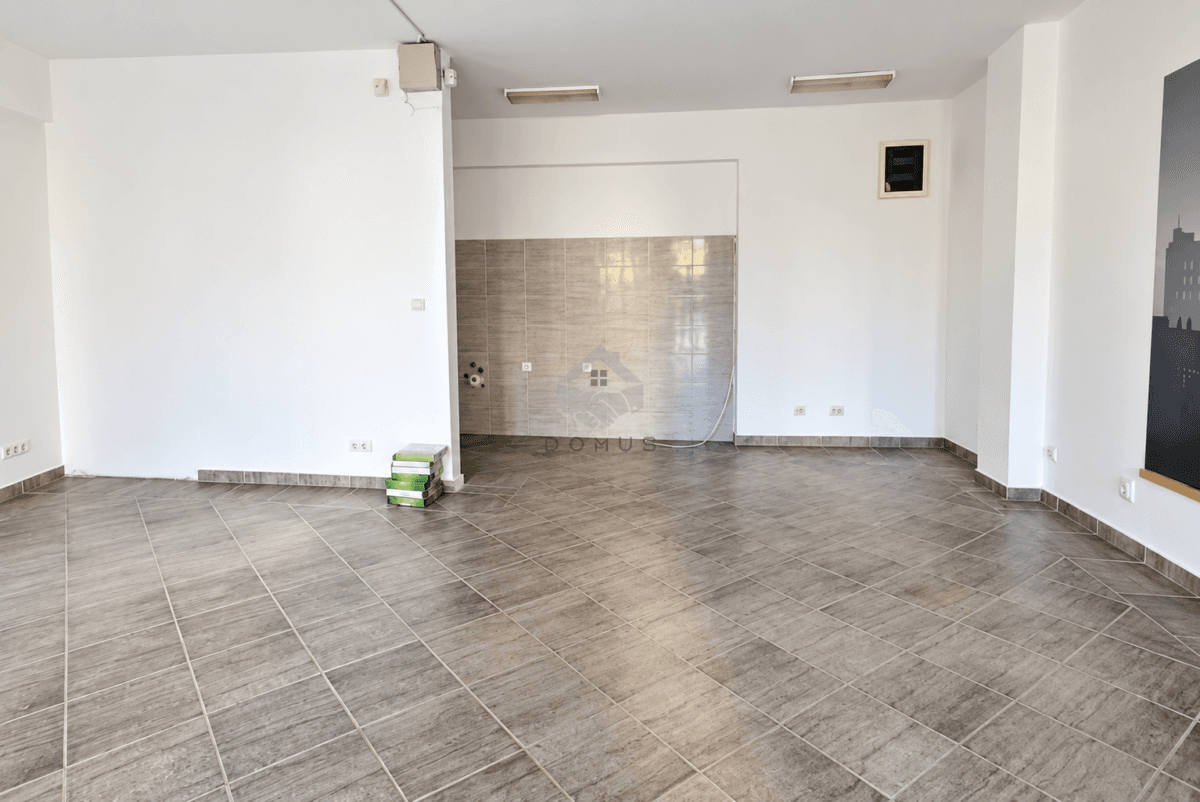 Podgorica, Centar'da Kiralık 33 m² İşyeri