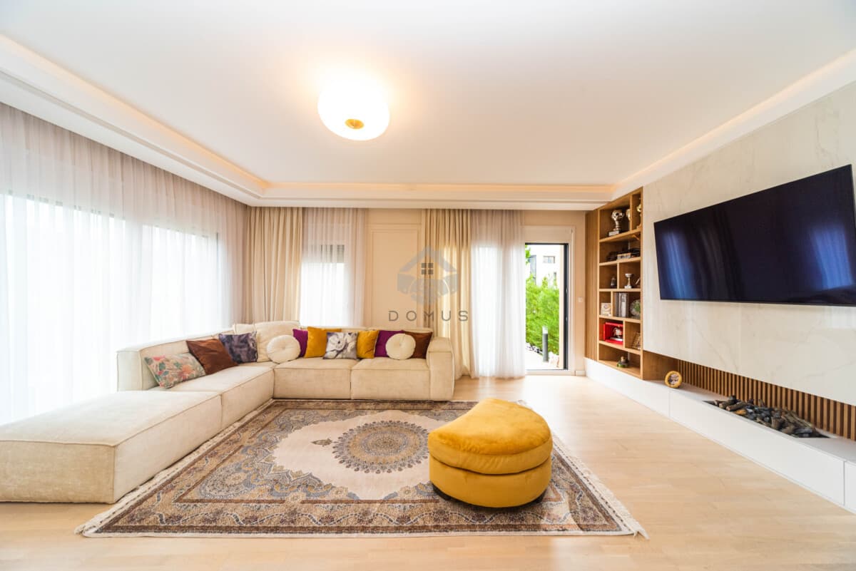 Zagoriç'te 2 Otoparklı, 145 m² Aile Evi