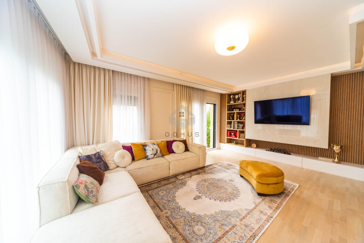 Zagoriç'te 2 Otoparklı, 145 m² Aile Evi — 2