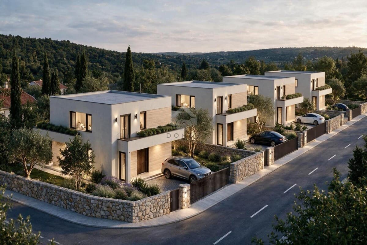 Podgorica, Gornja Gorica'da 500 m² Arsa Üzerinde İnşaat Halinde 222 m² Lüks Villa
