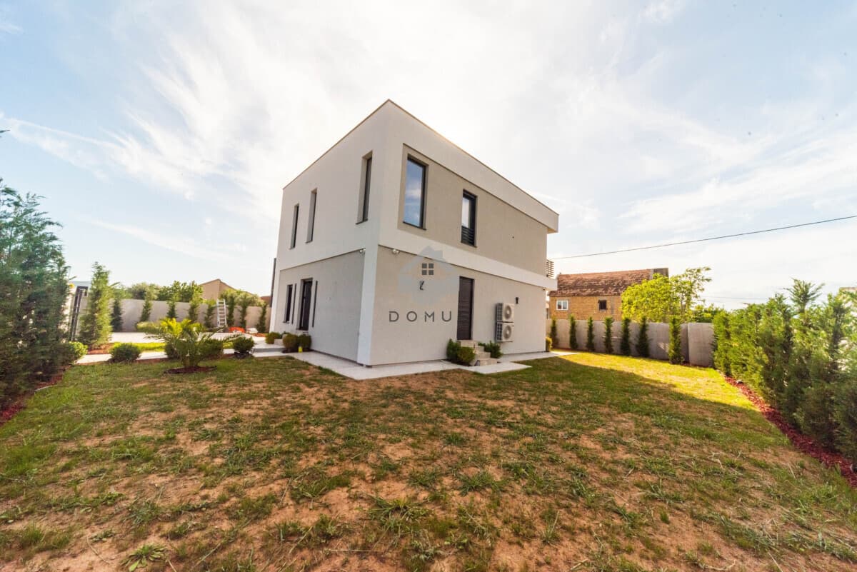 Podgorica, Gornja Gorica'da 571 m² Arsa Üzerinde Kiralık 225 m² Müstakil Ev — 2