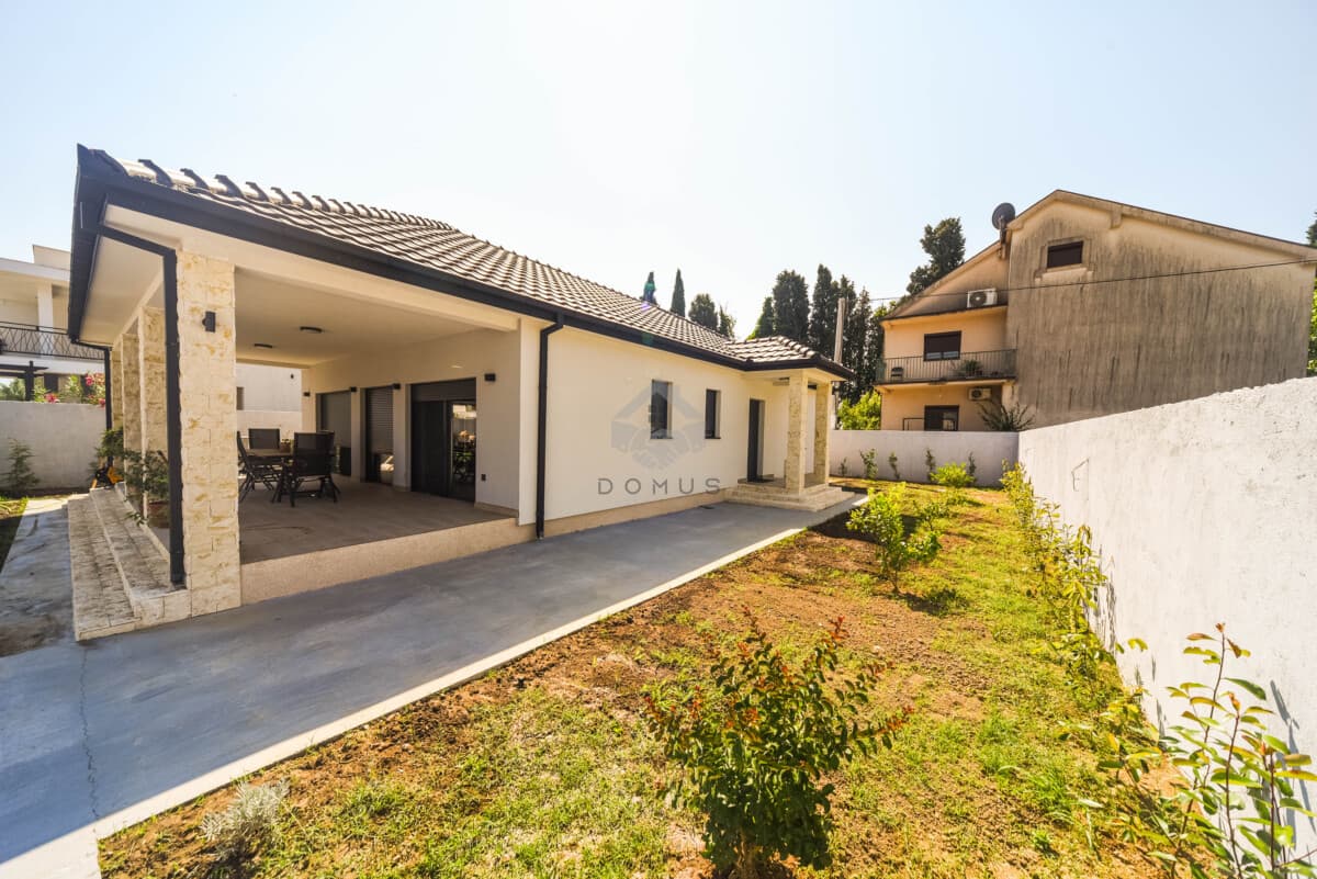 Podgorica, Tološi'de Satılık 500 m² Arsa Üzerinde Yeni Yapı Tek Katlı 134 m² Müstakil Ev — 2