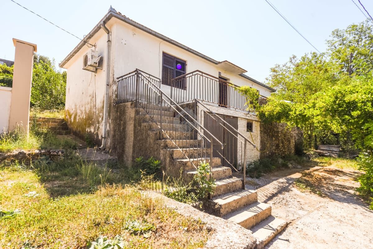 Masline, Podgorica'da 120 m²'lik, 575 m²'lik arsa ile Satılık Ev