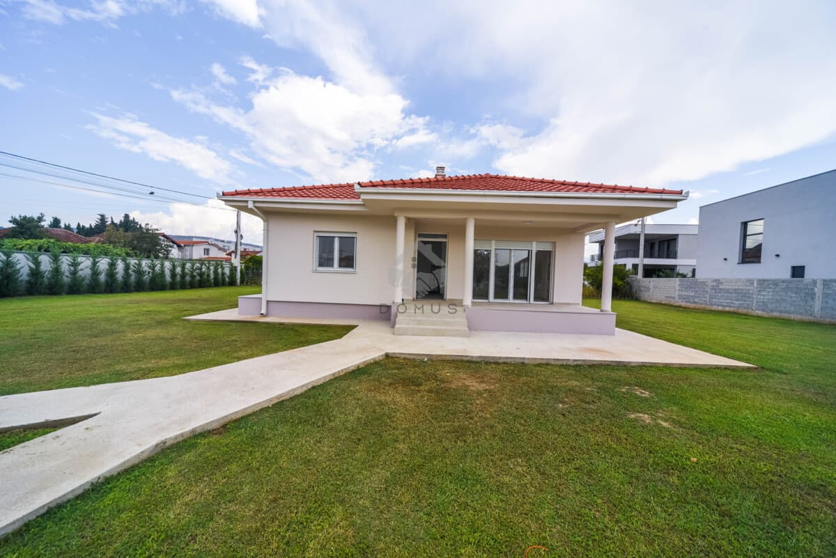 Podgorica, Gornja Gorica'da Kiralık 1.000 m² Arsa İçinde 90 m² Yeni Ev — 2