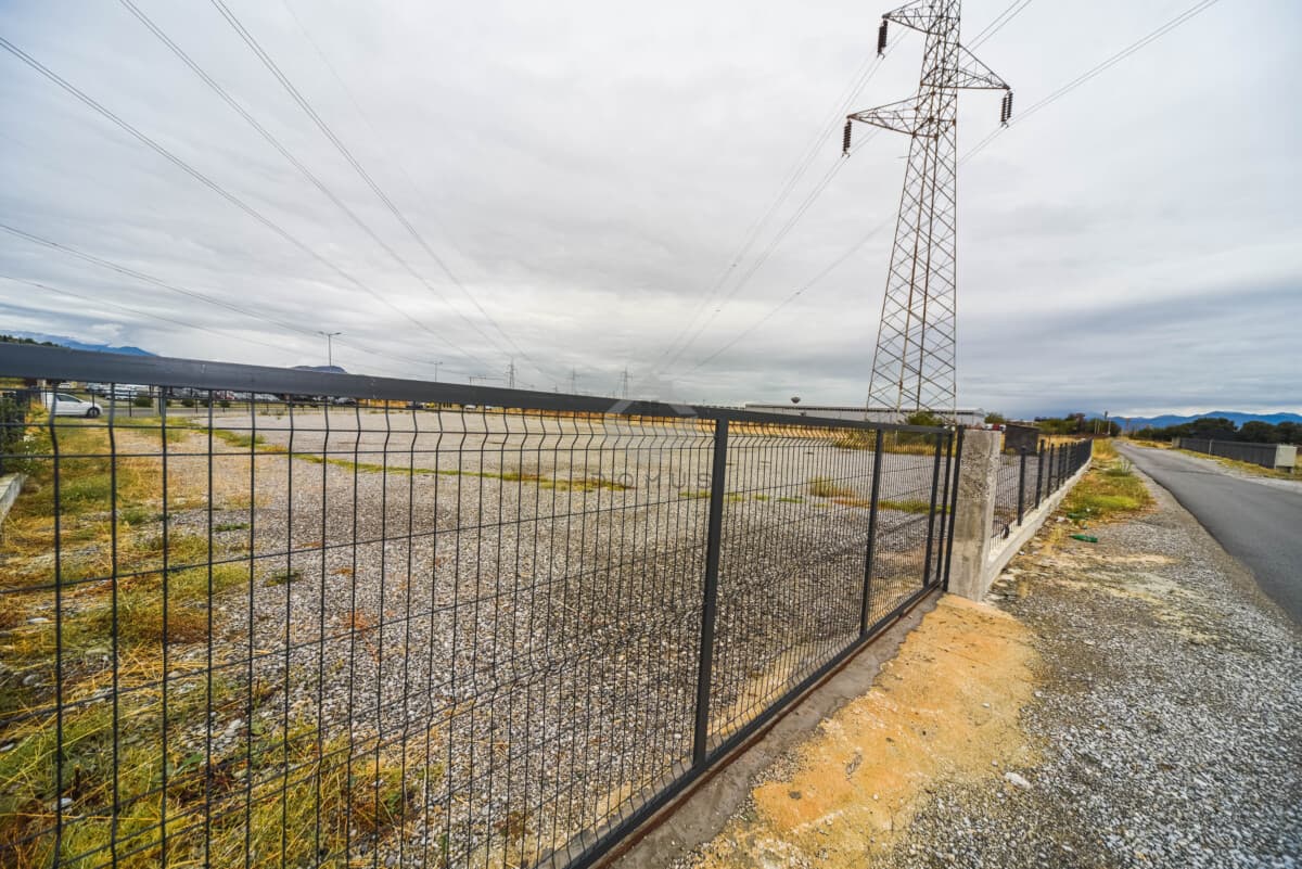 Podgorica, Donja Gorica'da Sanayi Bölgesinde Satılık 2.500 m² Arsa — 2