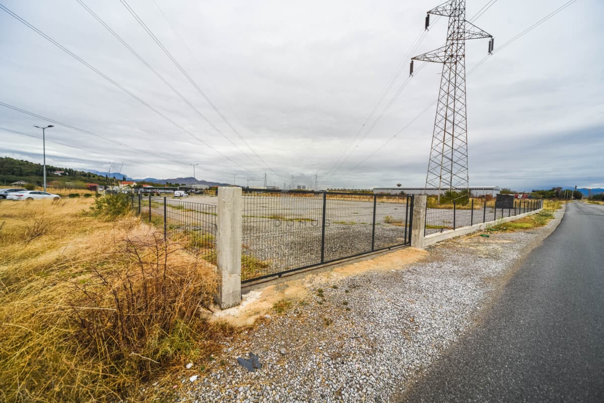 Podgorica, Donja Gorica'da Sanayi Bölgesinde Satılık 2.500 m² Arsa