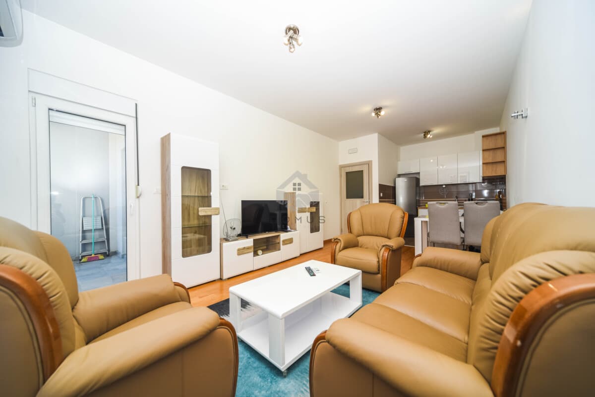Jednosoban stan 49 m² sa garažom, Stari Aerodrom, Podgorica