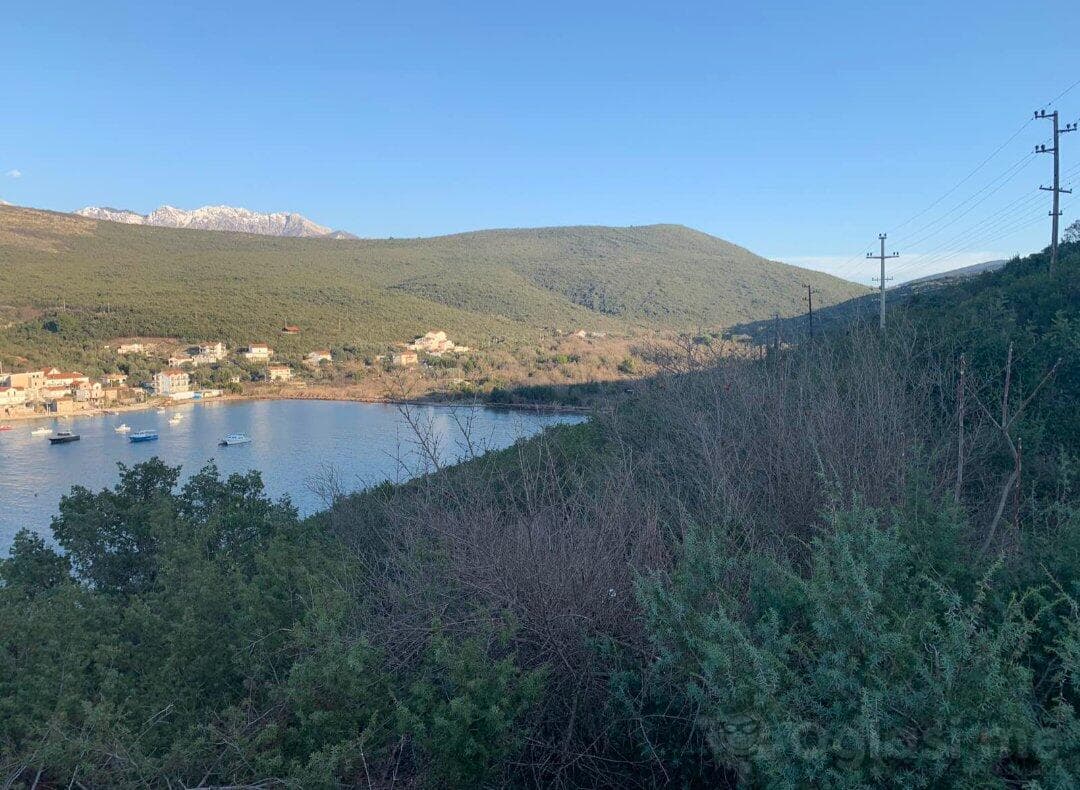 Kotor'da Satılık 20.000 m² Arsa