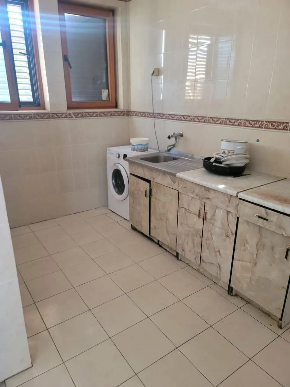Budva, Lastva'da 60 Kişilik İşçi Konaklama — 2