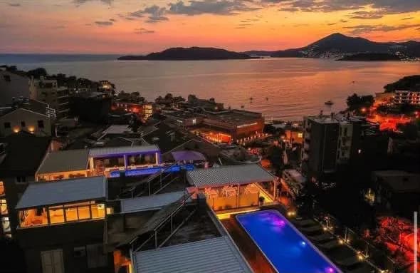 Luxuriöses Penthouse mit Meerblick und Pool in Pržno zu vermieten — 2