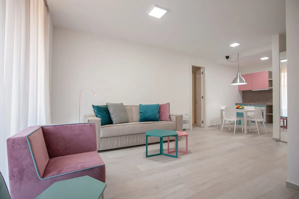 Budva Merkez'de Eşyalı 1+1 Daire Kiralık — 2