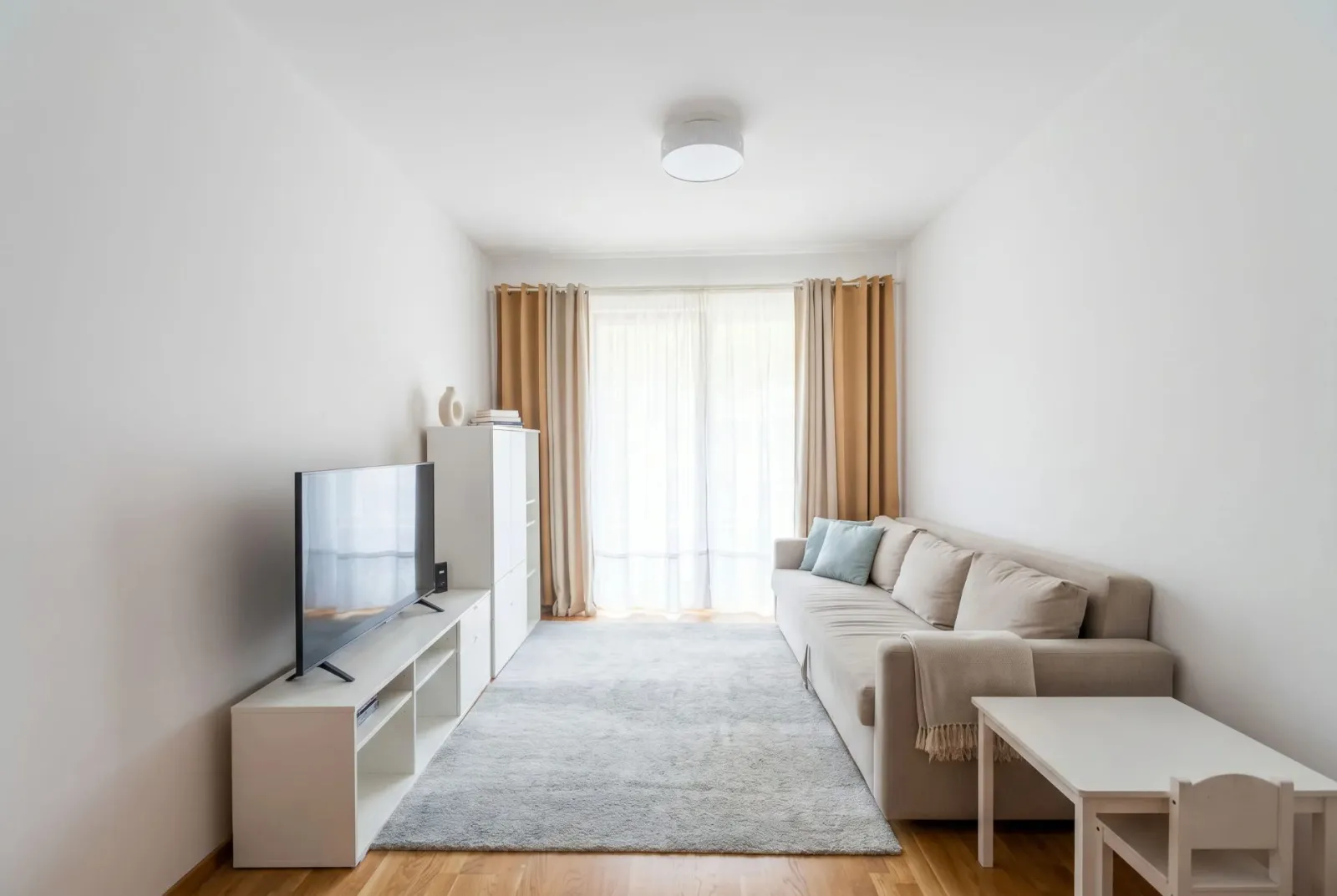 Bečići'de Dağ Manzaralı Modern 2+1 Daire