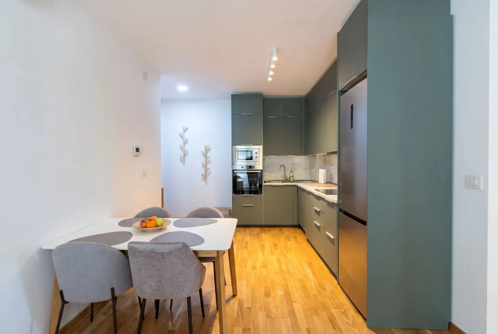Bečići'de Dağ Manzaralı Modern 2+1 Daire — 2