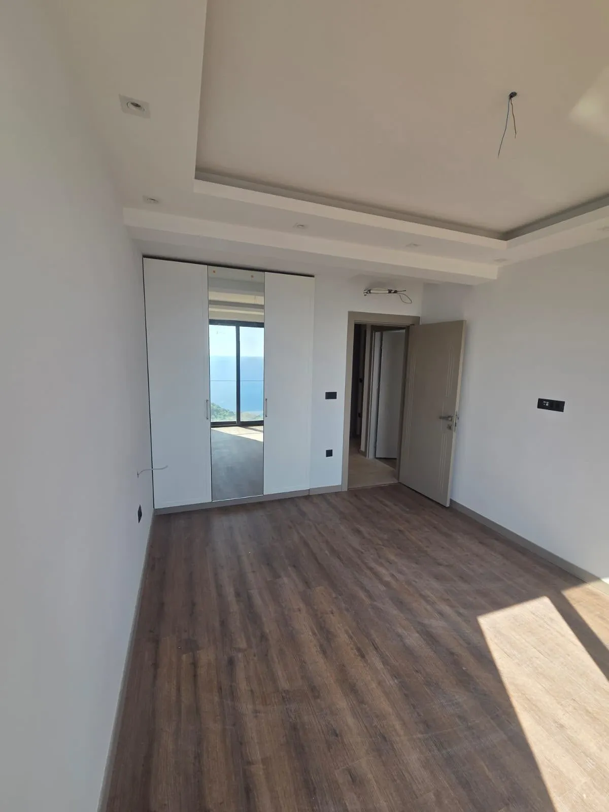 Budva'da Deniz Manzaralı Geniş 3+1 Daire — 2
