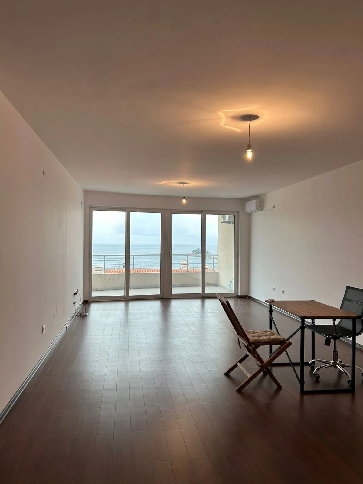 Petrovac'ta Deniz Manzaralı Geniş 1+1 Daire — 2