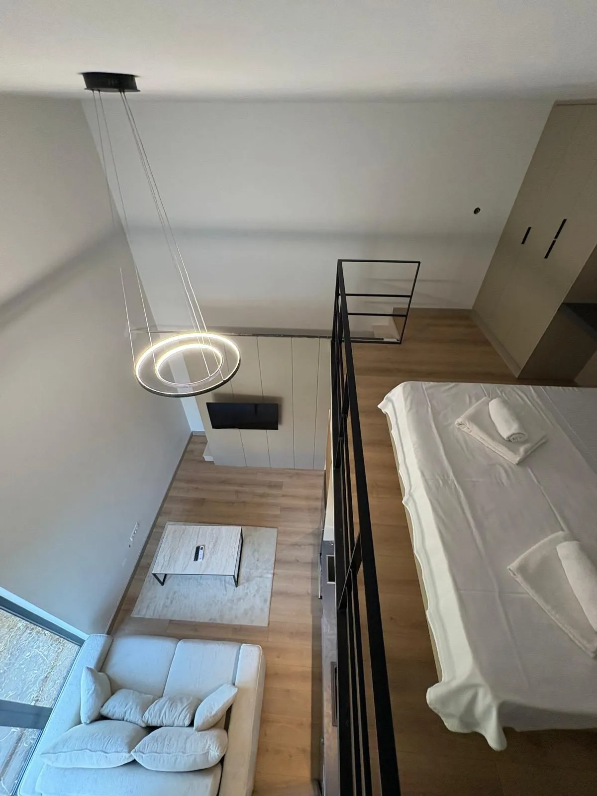 Tivat'ta Yeni Bina İçinde Kompakt Zemin Kat Loft