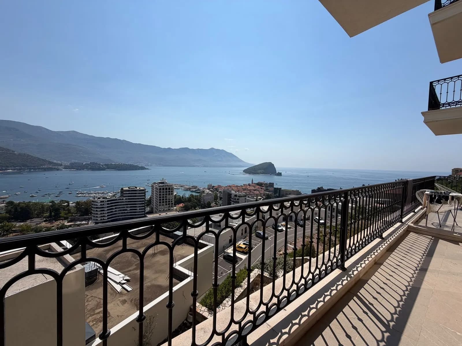 Budva'da Deniz Manzaralı Şirin 1+1 Daire
