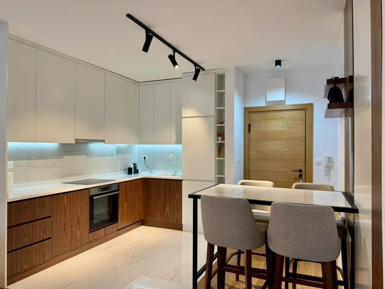 Budva Merkez'de Kiralık Modern 2+1 Daire — 2
