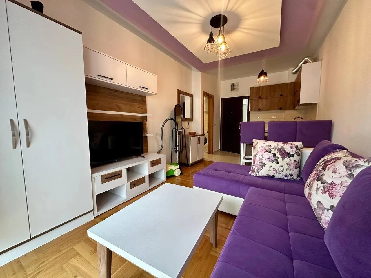 Budva'da Yıllık Kiralık Şirin Stüdyo Daire