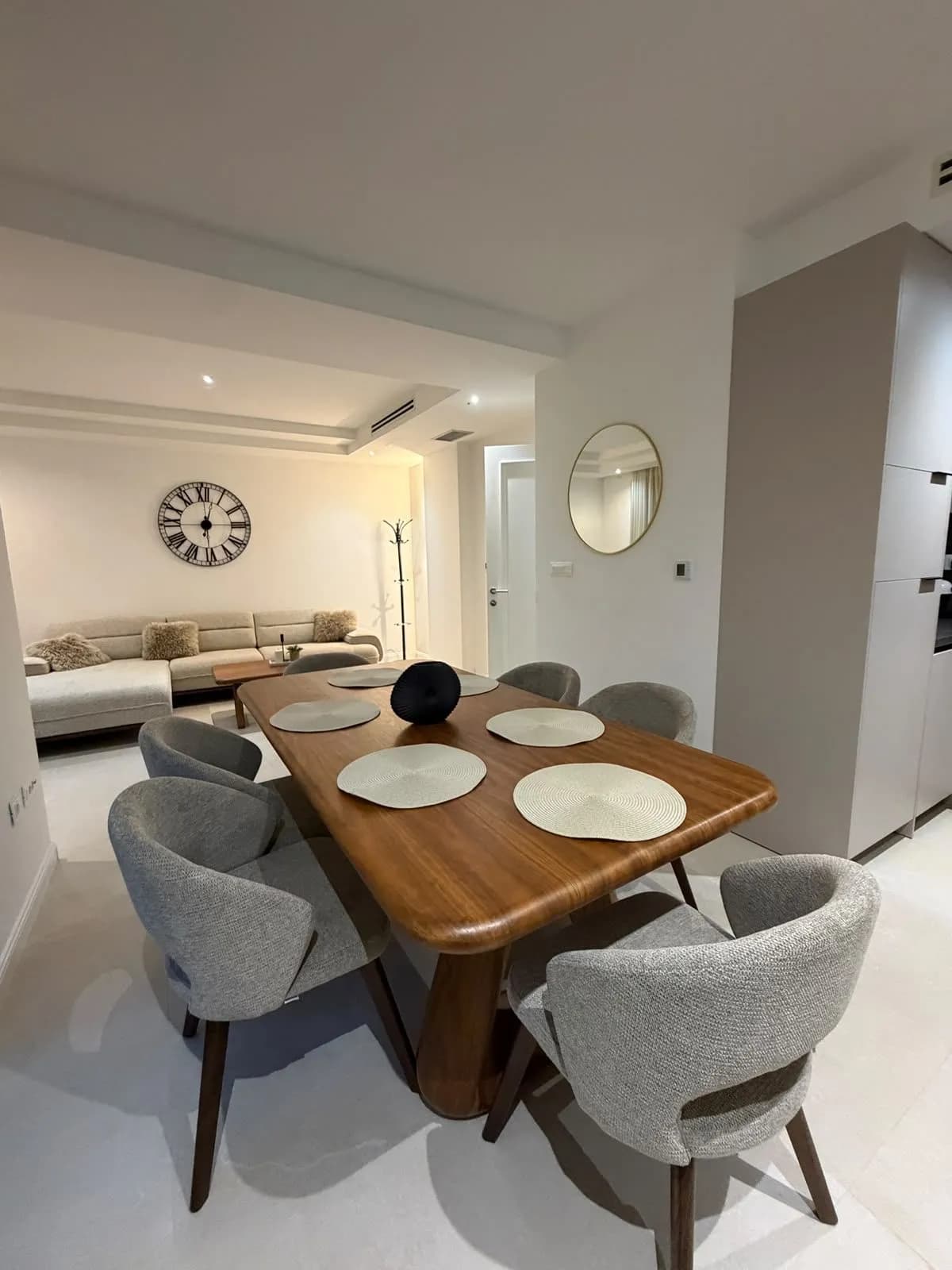 Reževići'de Kiralık Güzel 3+1 Villa