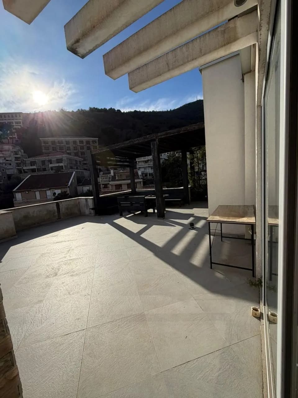 Budva'da Deniz Manzaralı Lüks 4+1 Dubleks Çatı Katı — 2