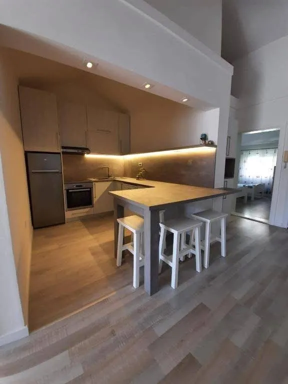 Budva'da Yıllık Kiralık Rahat 2+1 Daire — 2