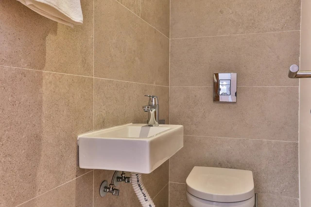 Budva Merkez'de Şehir Manzaralı 1+1 Daire Kiralık — 2