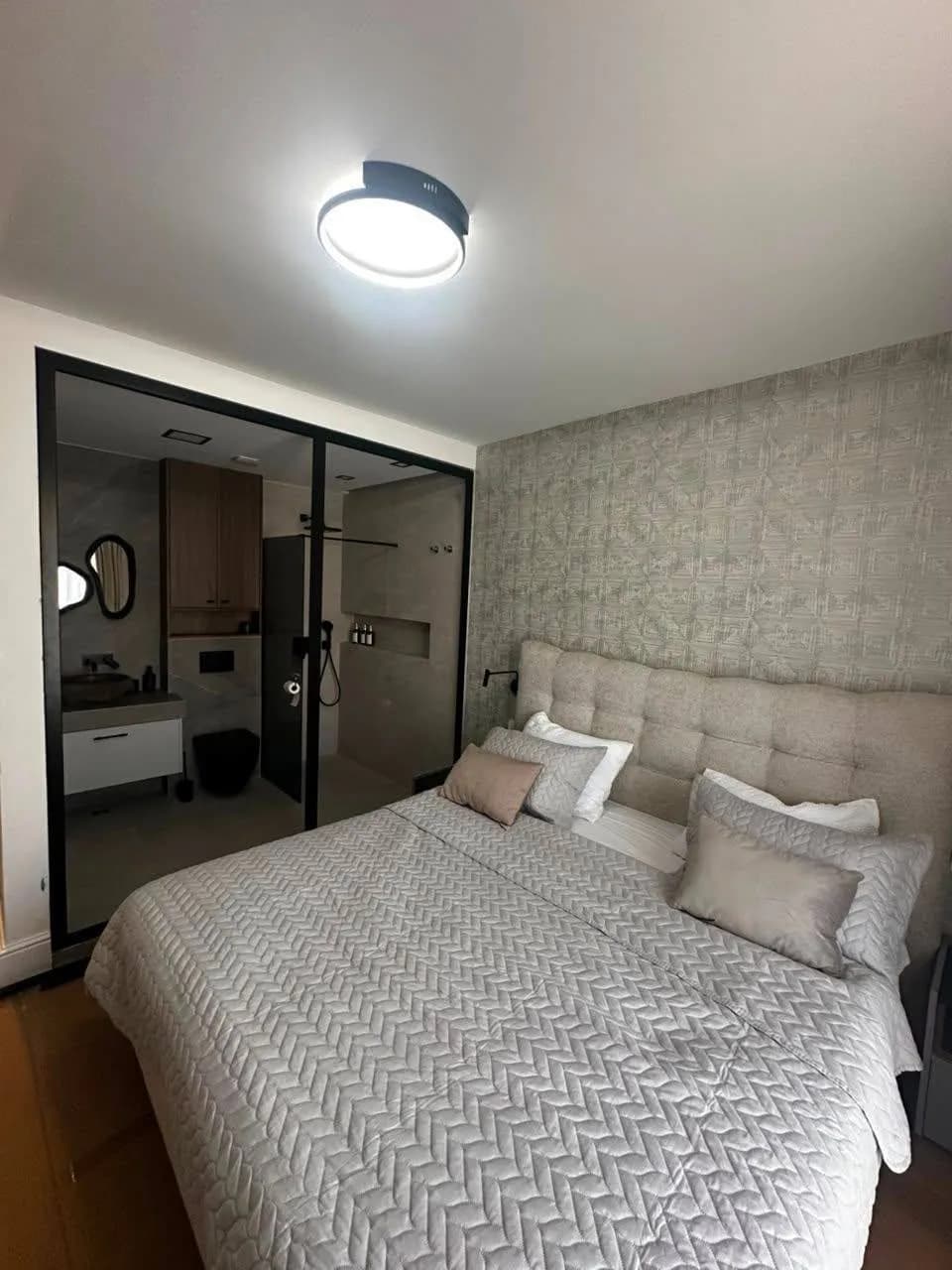 Budva, Lastva'da Yıllık Kiralık Yeni Üç Katlı Villa — 2
