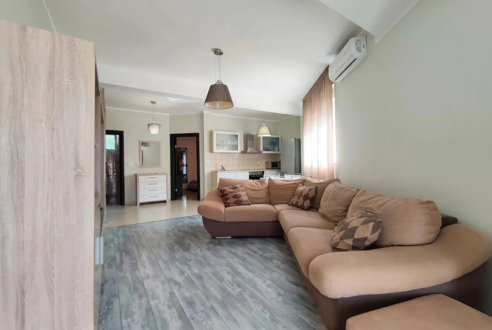 Bečići'nde Deniz ve Dağ Manzaralı 1+1 Daire — 2