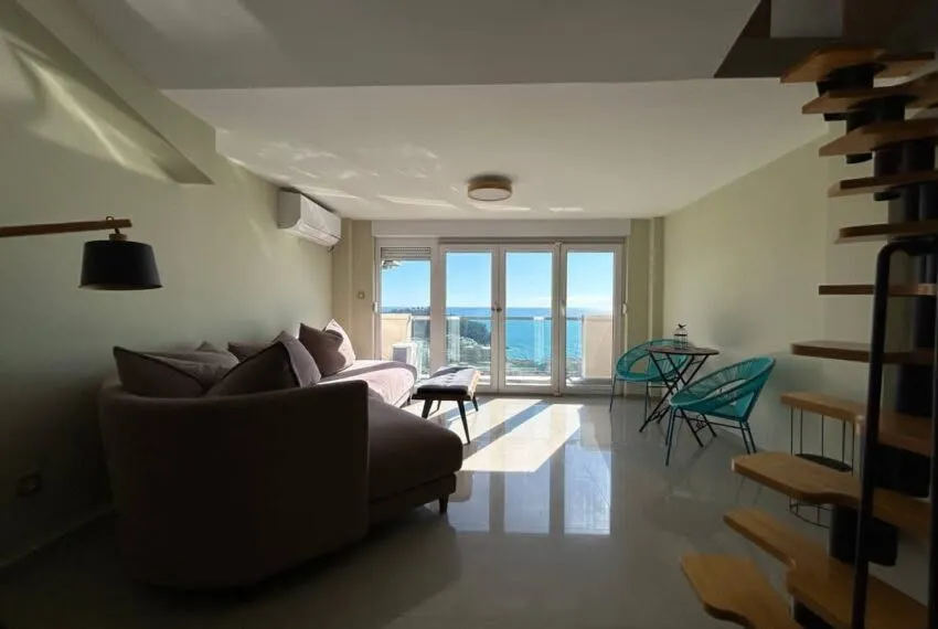 Petrovac'ta Deniz Manzaralı Geniş Dubleks Daire