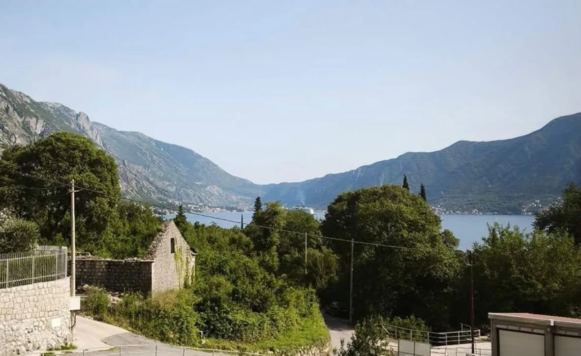 Kotor Koyu, Orahovac'ta Havuzlu Lüks 2+1 Daire — 2