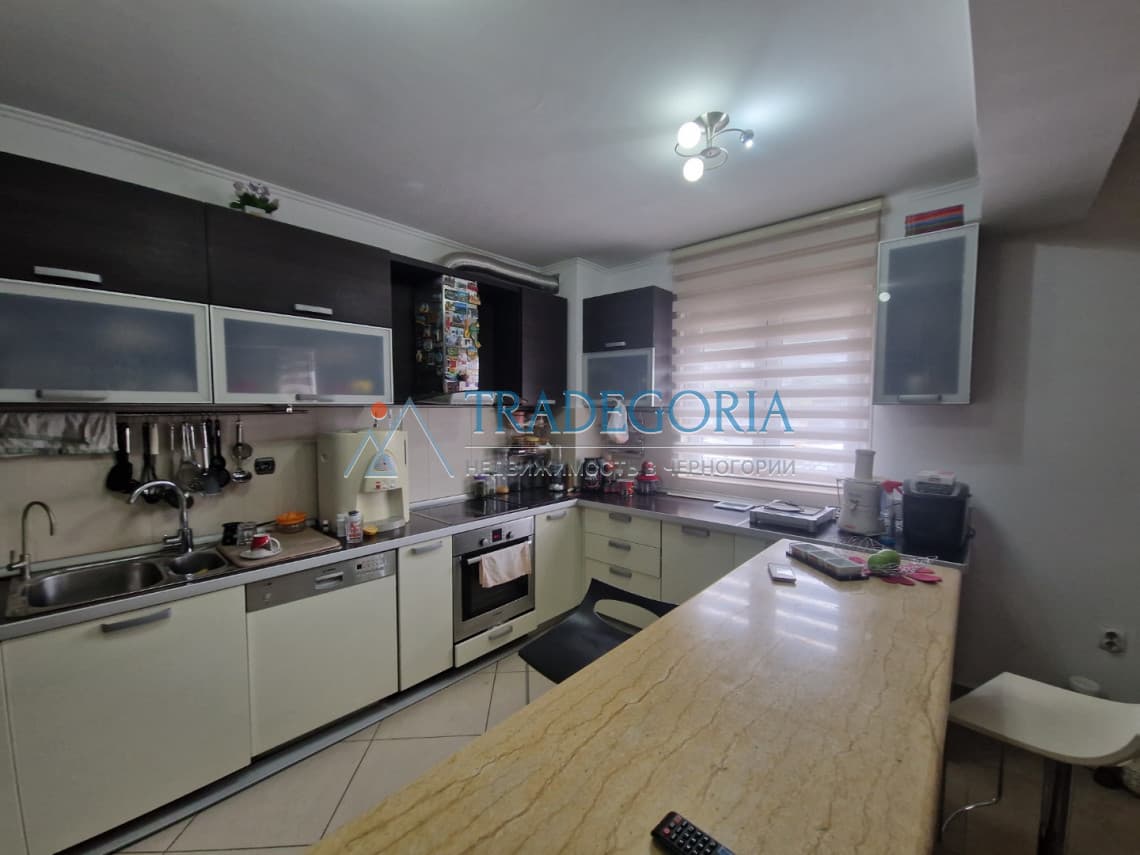 Mini hotel pe două etaje în partea plată a Sutomore