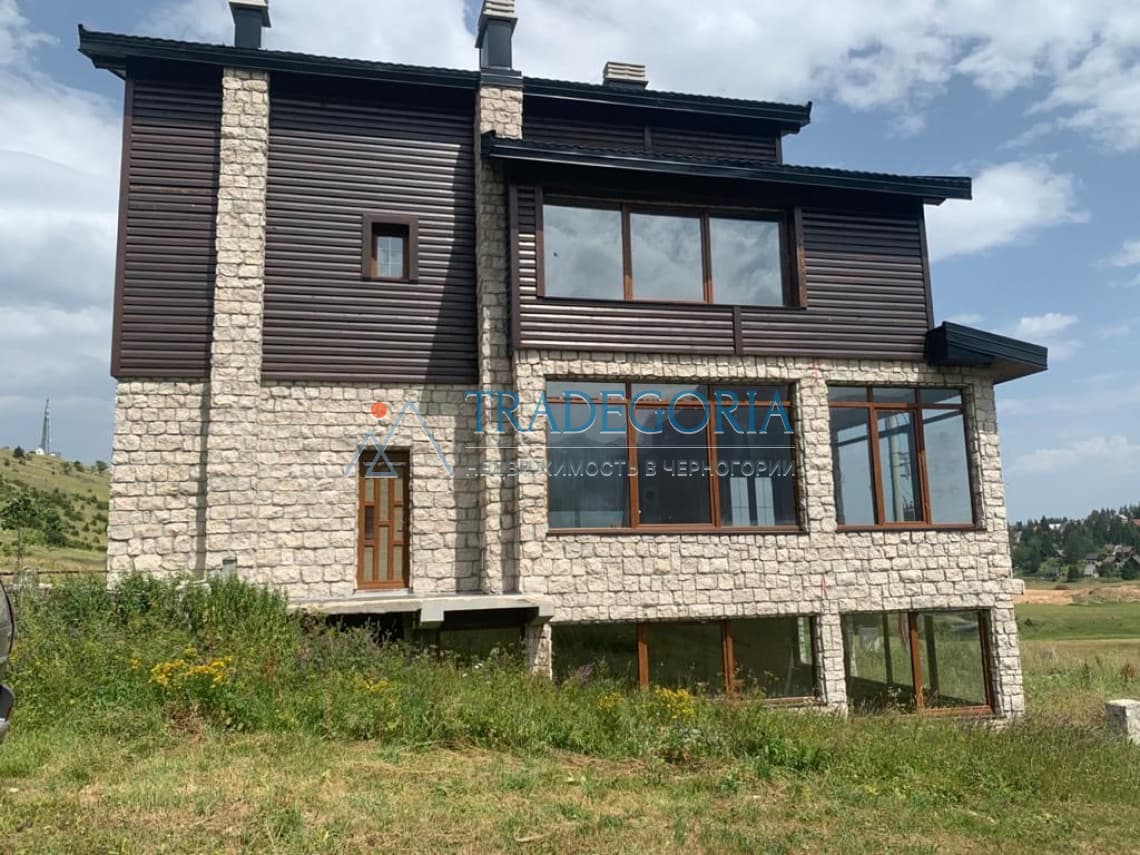 Vila de lux în Žabljak cu piscină și saună în munții Durmitor