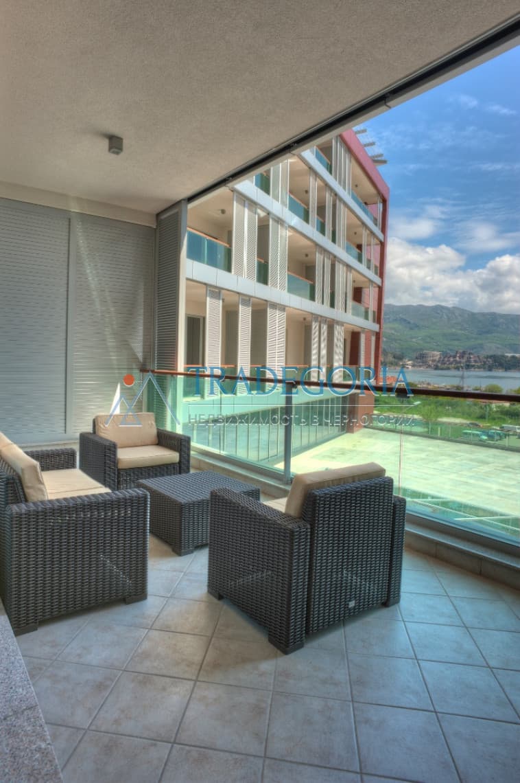 Apartament cu 2 dormitoare, terasă și vedere la mare în TQ Plaza, Budva
