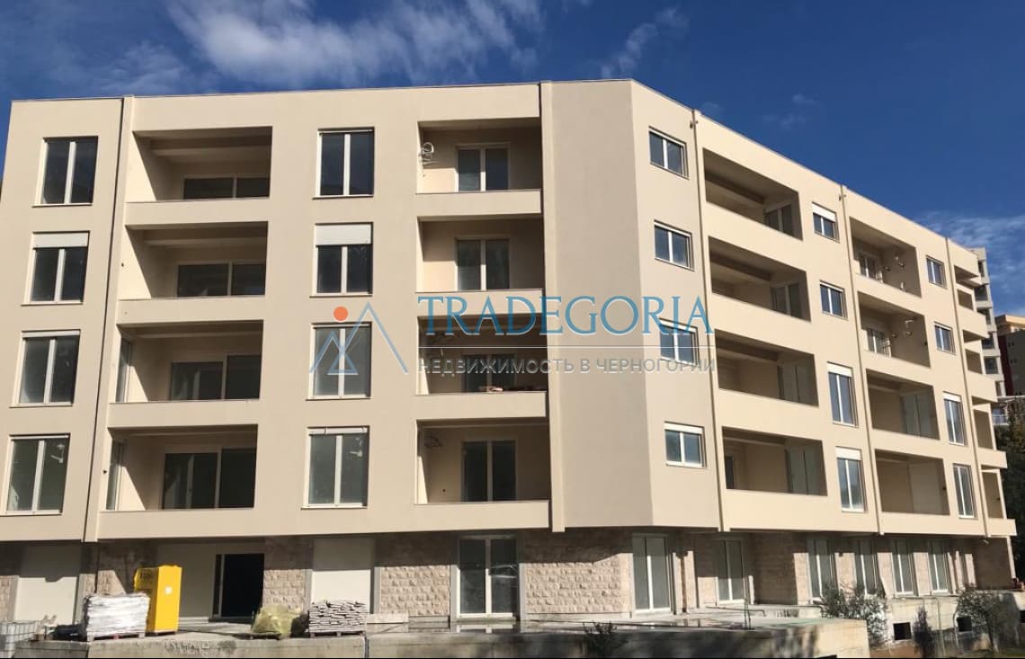 Apartamente panoramice cu vedere la mare și munte într-o clădire cu etaje reduse în Bečići
