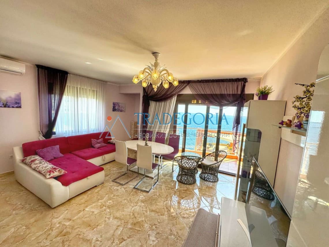 Просторная квартира с видом на море и бассейн в комплексе «Sveti Luka Apartaments»