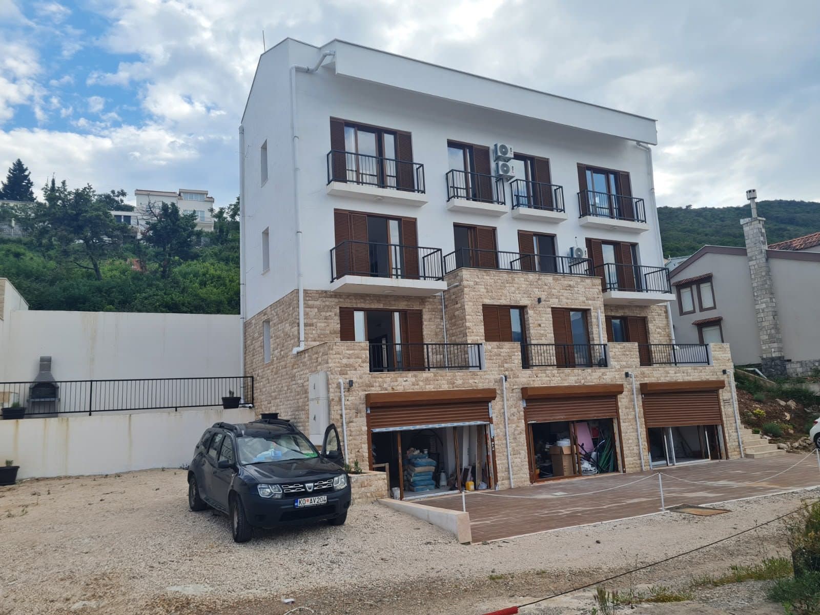 Krašići – Tivat: 32 m²-es stúdiólakás tengeri kilátással, mindössze 2 percre a tengertől