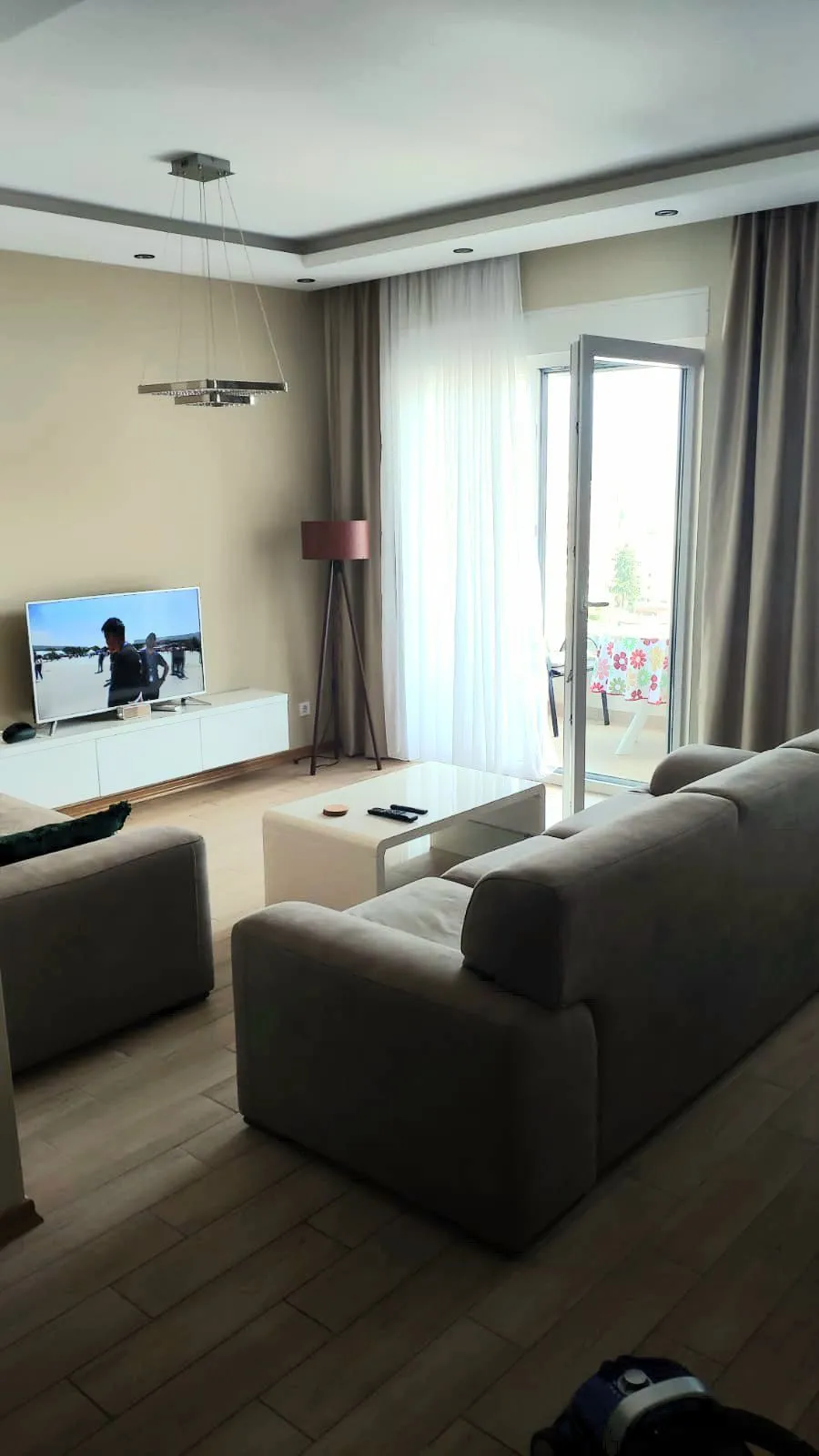 Budva'da Garajlı ve Manzaralı Geniş 2+1 Daire