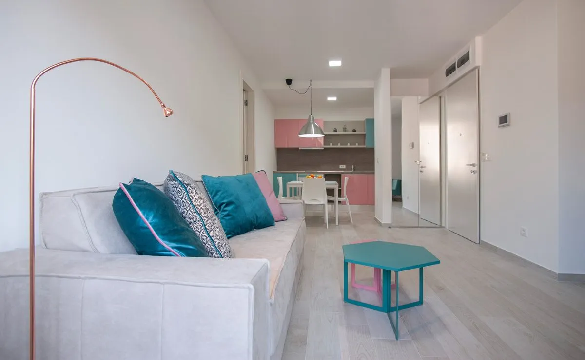 Budva Zentrum: Möblierte Wohnung mit 1 Schlafzimmer zur Saisonmiete