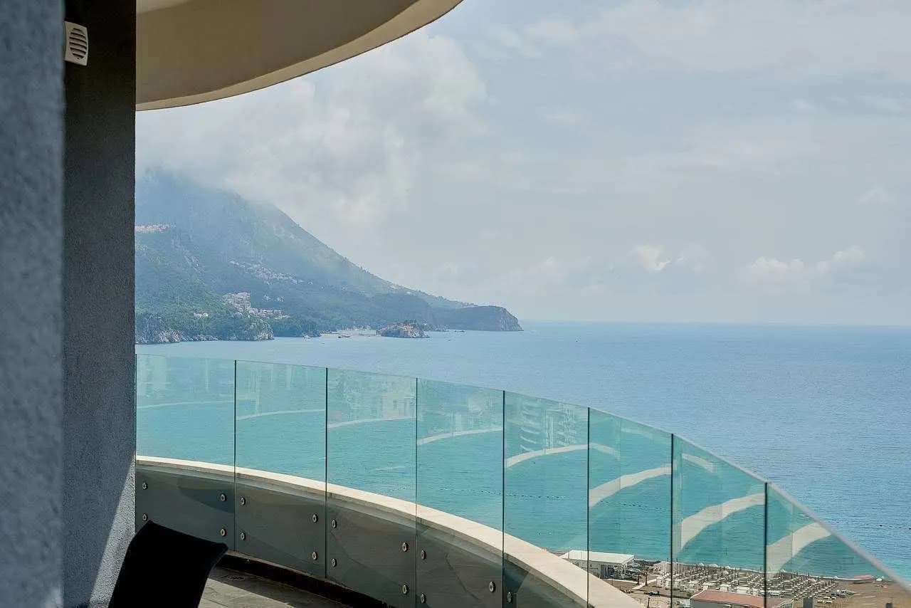Bečići'de Deniz Kenarında Panoramik 2+1 Daire