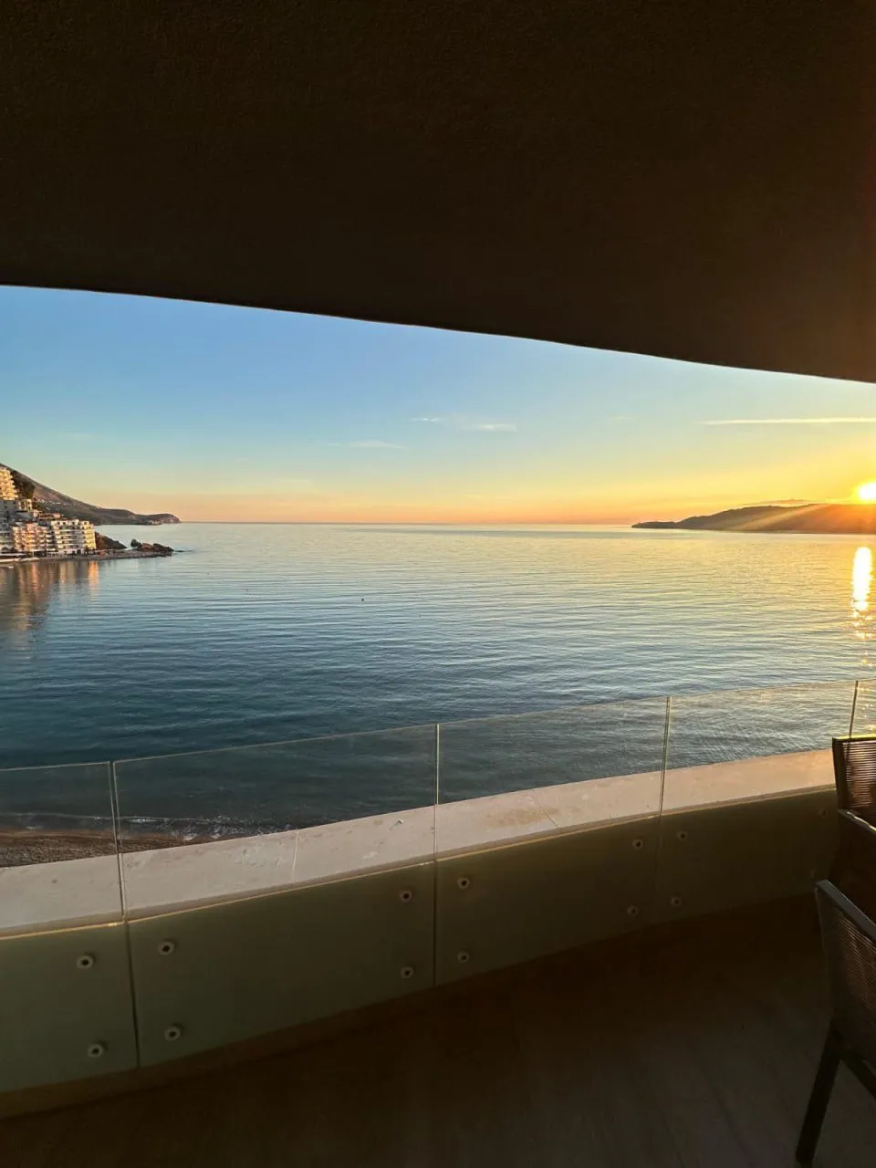 Rafailovići'de Panoramik Deniz Manzaralı Şık 1+1 Daire