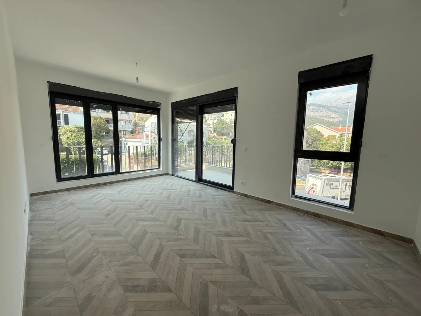 Ruim appartement met 1 slaapkamer in een nieuw gebouw in het centrum van Budva